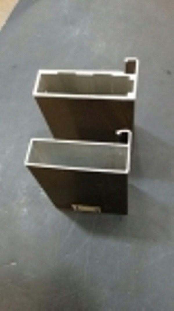 tay nắm cửa nhôm kính
