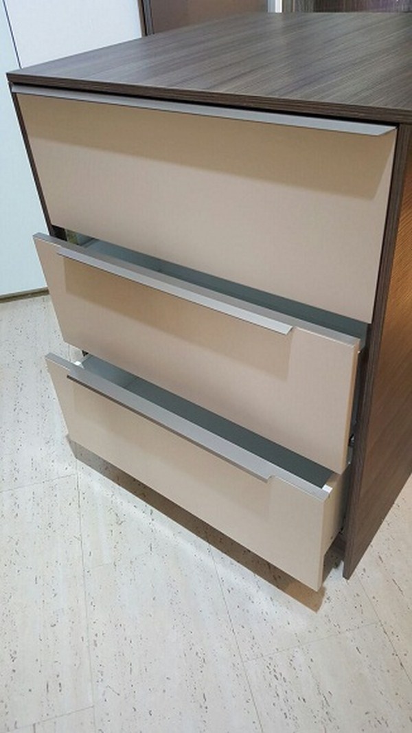 Tay nắm cửa nhôm tủ áo